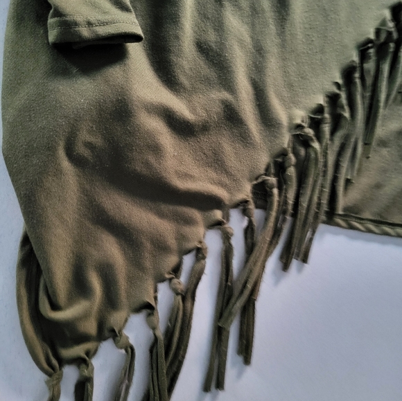 - Khaki Green Fringed Top Size large L - Picture 2 of 4